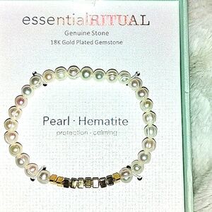 18kt plated gemstone pearl essentialRitual braclet!